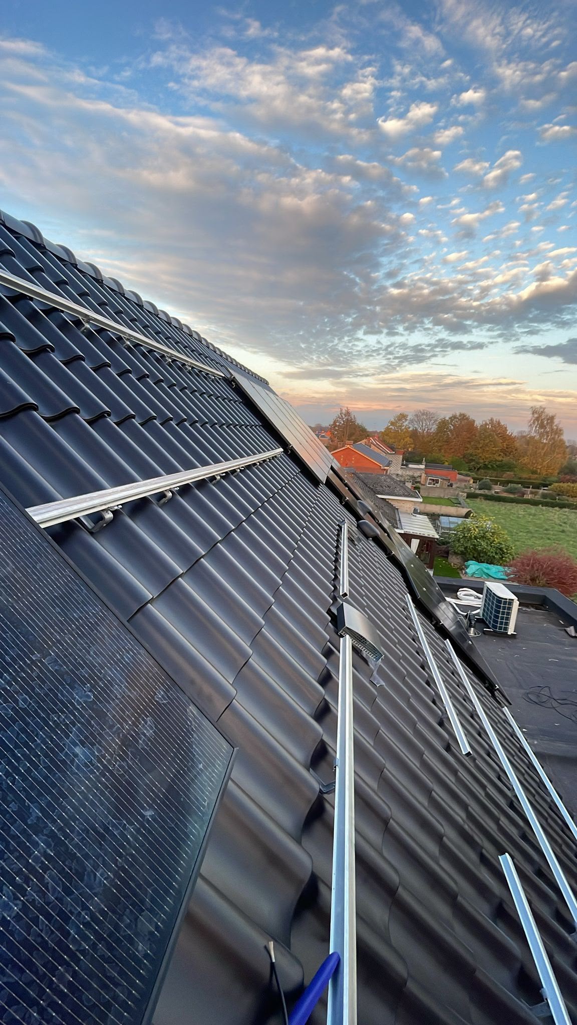 Zonnepanelen installatie op dak